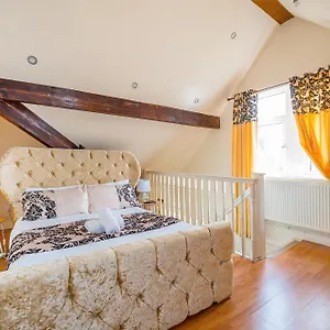  Apartment Cozy Luxe Haven: Free Parking & Fast Wifi United Kingdom